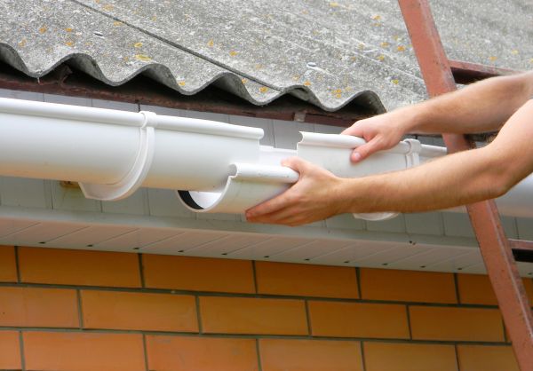 Gutter Hanging in Morrisville